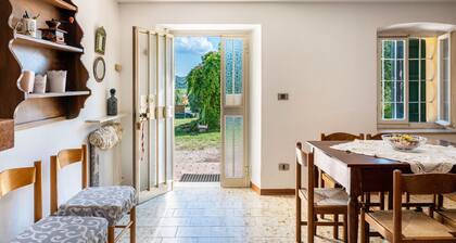 Holiday Home 'La Casa Di Delfina' with Private Garden