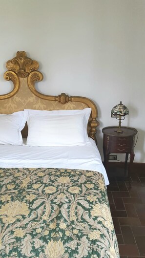 5 bedrooms, iron/ironing board, free WiFi, bed sheets