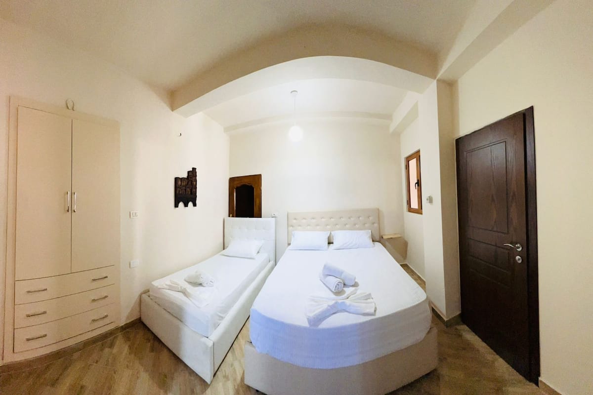 Family Apartment | 3 bedrooms, iron/ironing board, free WiFi