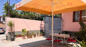 ด้านหน้าที่พัก