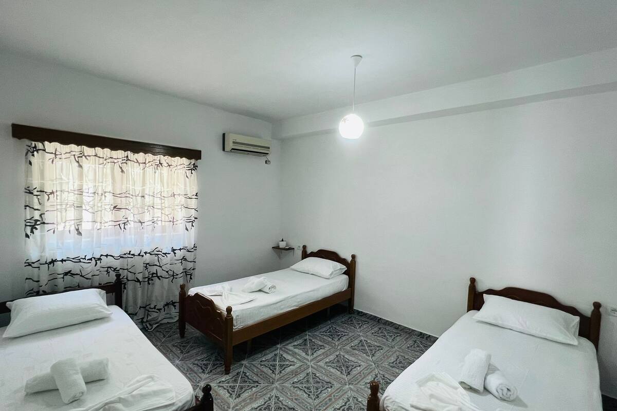 Standard Triple Room | Iron/ironing board, WiFi (free)