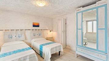 2 bedrooms, bed sheets