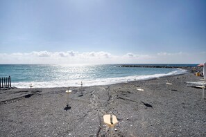 Una spiaggia nelle vicinanze