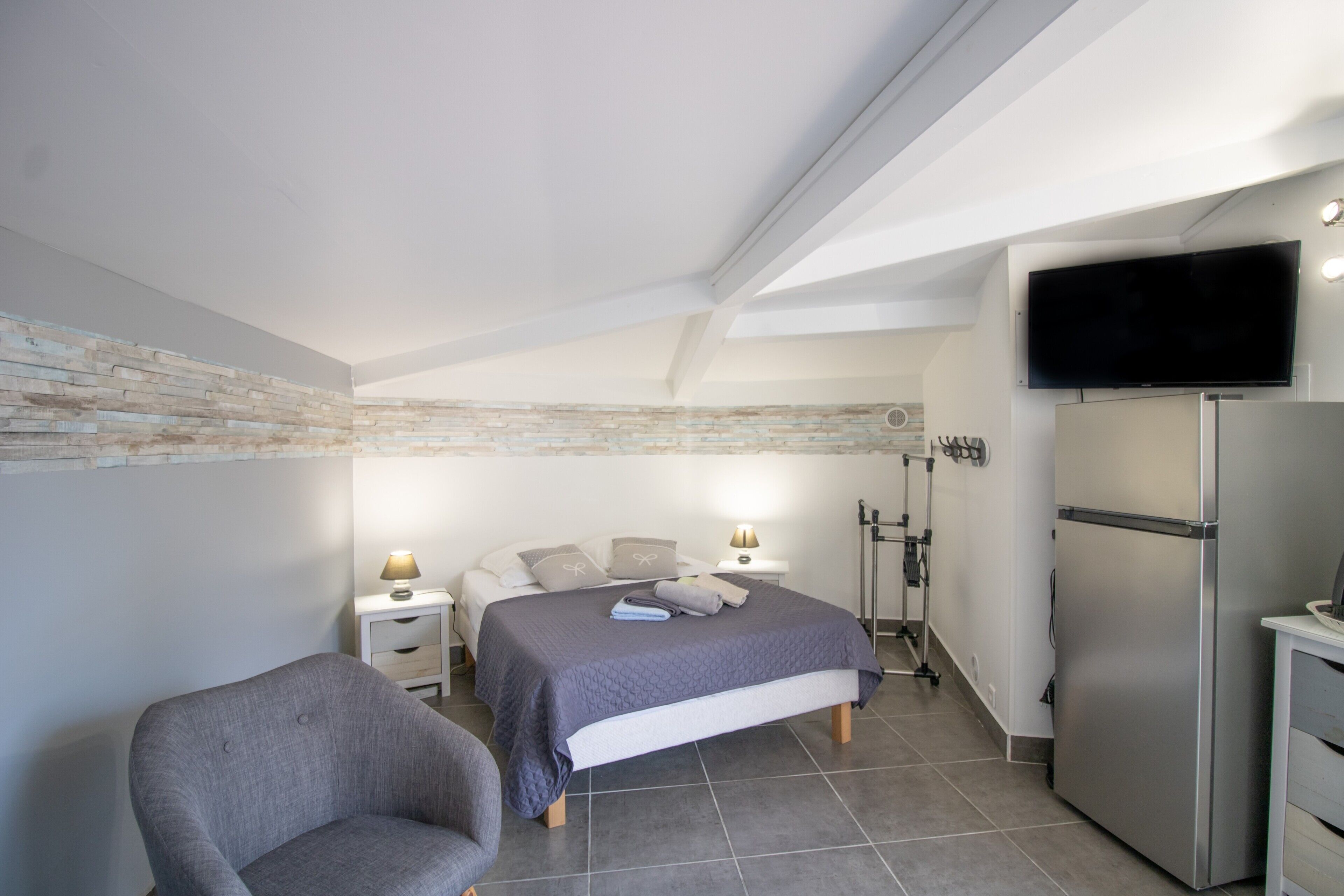 4 chambres, fer et planche à repasser, Wi-Fi gratuit, draps fournis