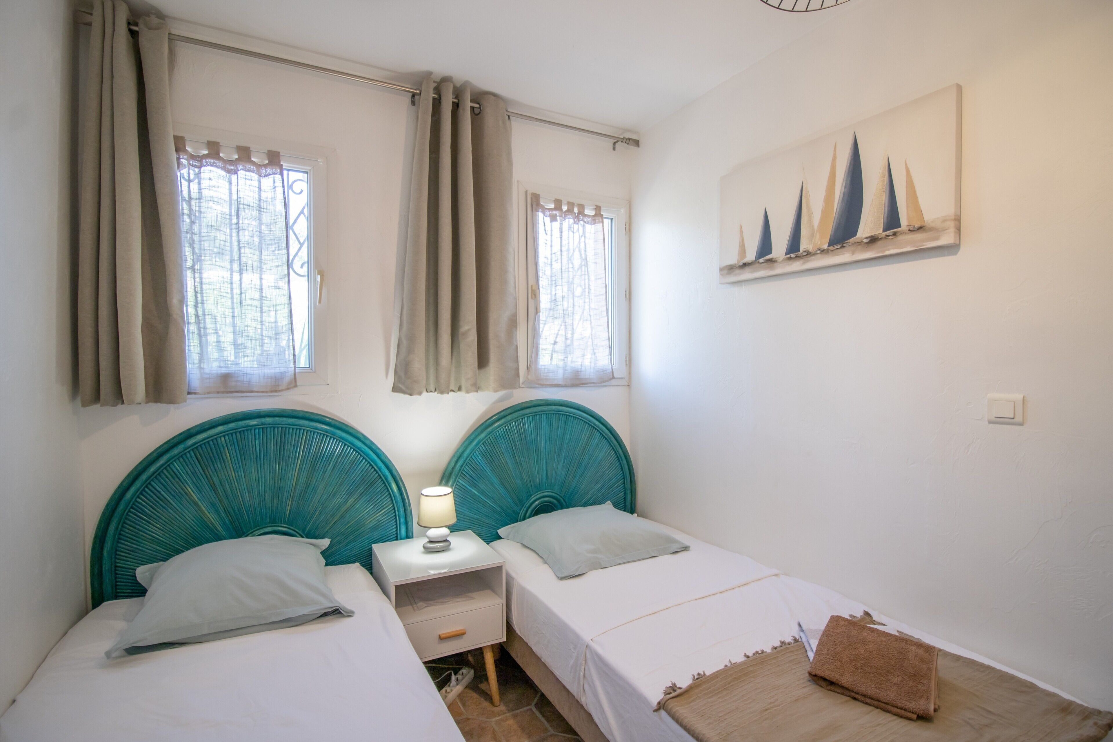 3 chambres, fer et planche à repasser, Wi-Fi gratuit, draps fournis