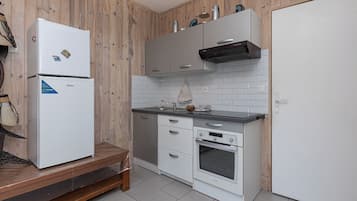 KylskÄp, mikrovÄgsugn, ugn och spishÀll