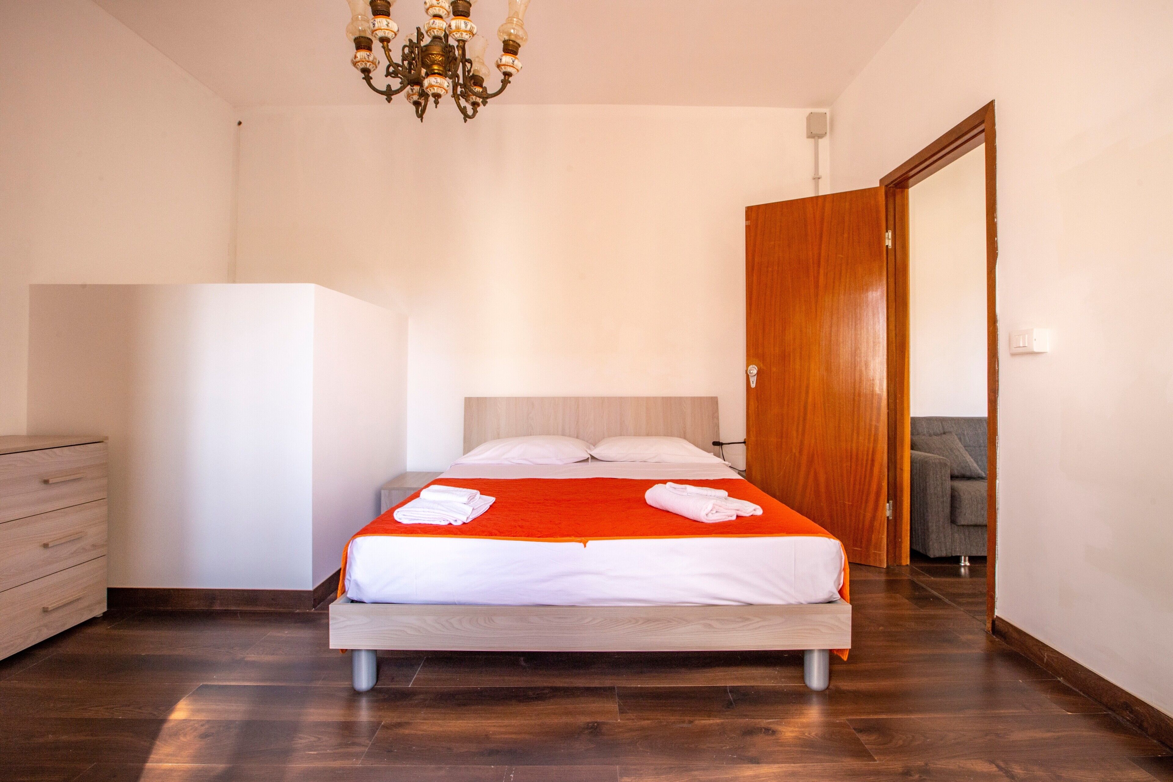 1 chambre, fer et planche à repasser, Wi-Fi gratuit, draps fournis