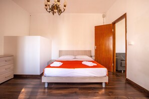 1 makuuhuone, silitysrauta/-lauta, ilmainen Wi-Fi, vuodevaatteet