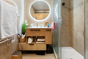 Doccia, asciugacapelli, asciugamani