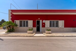 Exterior - Apartment 'Casa Aurora Luxury' with Shared Pool, Wi-Fi and Air Conditioning (giuggianello)