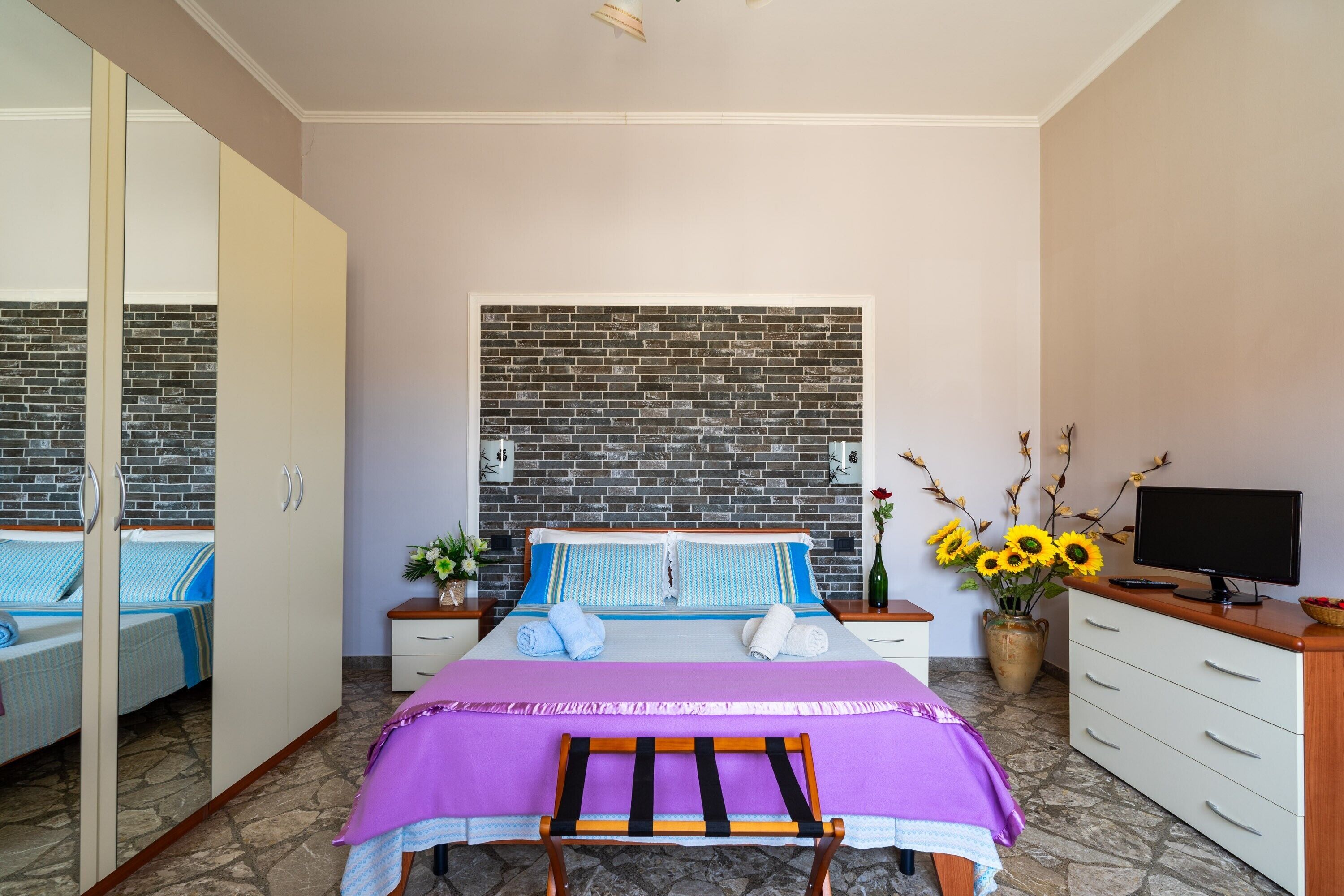 2 bedrooms, iron/ironing board, free WiFi, bed sheets