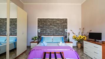 2 bedrooms, iron/ironing board, free WiFi, bed sheets