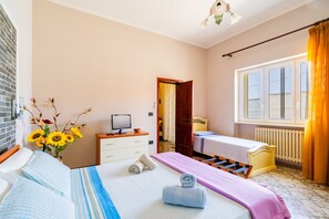 2 bedrooms, iron/ironing board, free WiFi, bed sheets - Apartment 'Casa Aurora Luxury' with Shared Pool, Wi-Fi and Air Conditioning (giuggianello)