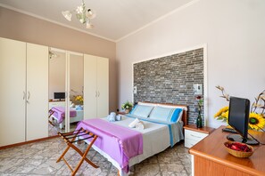 2 bedrooms, iron/ironing board, free WiFi, bed sheets