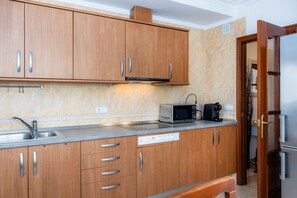 Refrigerador, microondas, parrilla de estufa y lavavajillas