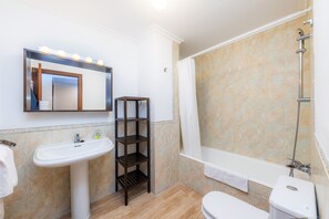 Bathtub, hair dryer, towels