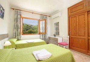 3 makuuhuonetta, silitysrauta/-lauta, ilmainen Wi-Fi, vuodevaatteet