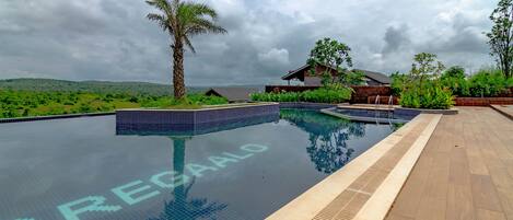 Kolam renang terbuka