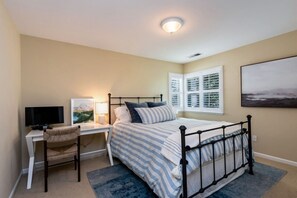 3 habitaciones, tabla de planchar con plancha, wifi y ropa de cama 