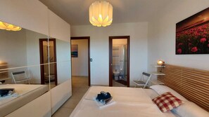 2 bedrooms, desk, iron/ironing board, free WiFi - "bella Vista", Ap. mit 2 Schlafzimmer, 2 Bäder, 2 Balkone, Arbeitsplatz, Wifi (Penne)