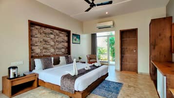 Deluxe Double Room, 1 Double Bed | 1 bedroom, iron/ironing board, bed sheets