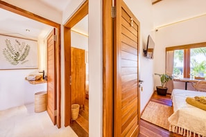 4 Schlafzimmer, Schreibtisch, Bügeleisen/Bügelbrett, WLAN