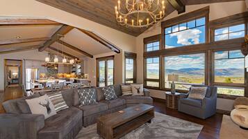 Smart TV, fireplace, stereo