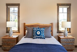 5 habitaciones, tabla de planchar con plancha y cuna de viaje