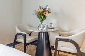 Dining - High-end boutique studio near city center! (Amsterdam)