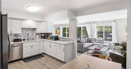 Luxury Lakefront Home âą 90ft of Waterfront, Private Boat Dock, Swim Platform