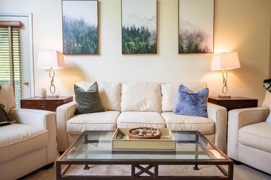 Alpine Adventure Awaits: 3-BR Sleeps 10 at Okemo