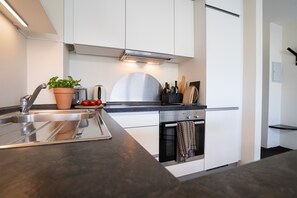 Fridge, oven, stovetop, dishwasher - Ferienwohnung "meine Kleine Perle" bis 3 Personen (Niendorf/Ostsee)