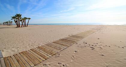 Global Properties: Apartment with swimming pool and terrace in Canet