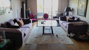 A living room with two sofas, a coffee table, and a rug. There are chairs and a lamp in the room. - Luxury 2 Bdr Duplex Apt with A.C. & Elevator, 2 Terraces & view on EIFFEL TOWER (Paris)