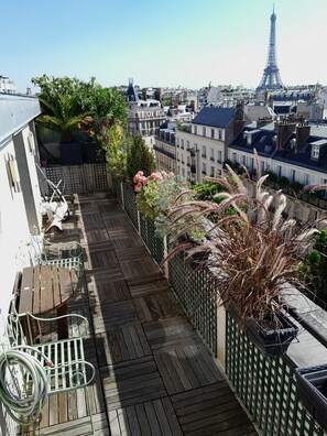 تناول الطعام بالخارج