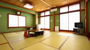 Traditional Room, Non Smoking, Shared Bathroom (1-7 pax, no shower/toilet, seaside) | Wi-fi percuma