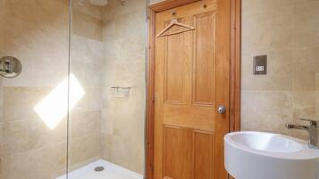 Cottage | Bathroom