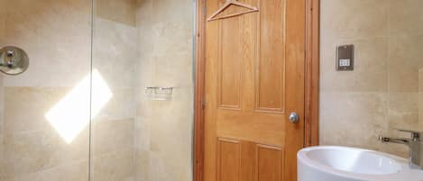 Cottage | Bathroom | Shower