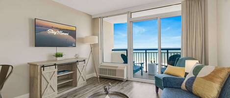 Televisión, chimenea y oficina