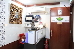 Deluxe Double Room | Desk, free WiFi, bed sheets - Leisure Hostel (Kowloon)