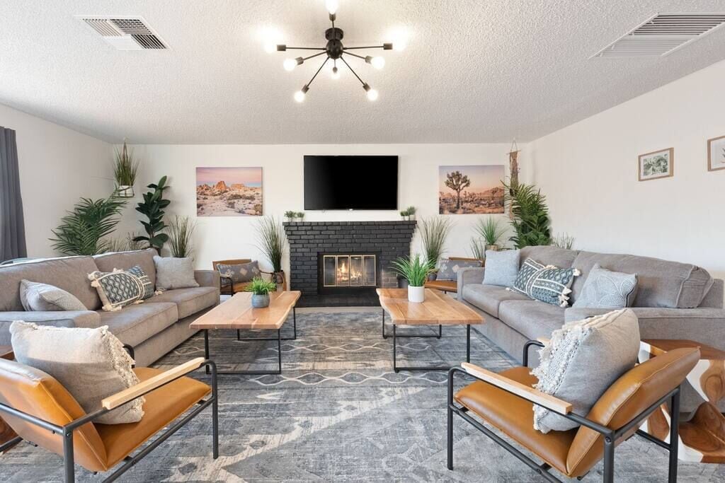 Fernseher, Kamin, Videospiele, Tischfußball