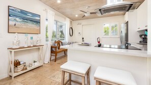 Fridge, microwave, oven, stovetop - Key Largo Casita: Ocean Views, Near Pennekamp Park! (Key Largo)