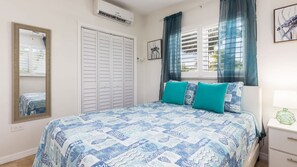 2 bedrooms, iron/ironing board, WiFi, bed sheets - Key Largo Casita: Ocean Views, Near Pennekamp Park! (Key Largo)