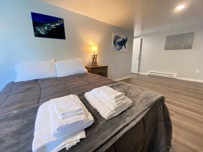 3 bedrooms, desk, iron/ironing board, travel cot