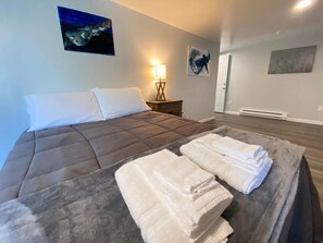 3 habitaciones, escritorio, tabla de planchar con plancha y wifi