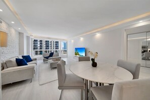 Interior - 2BR Emerald Water and Sunshine (Miami)