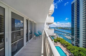 Property grounds - 2BR Emerald Water and Sunshine (Miami)