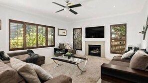 Smart TV, fireplace - Aroha Moana | Luxe Entertainer with Pool & Playground (Rye)