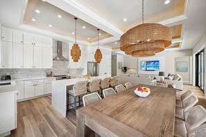 Interior - Luxe King EnSuites ·Heated Saltwater Pool/Spa (Naples)