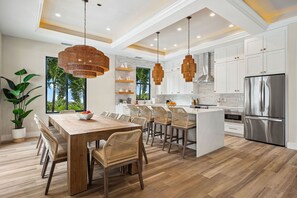 冰箱、微波炉、烤箱、炉灶